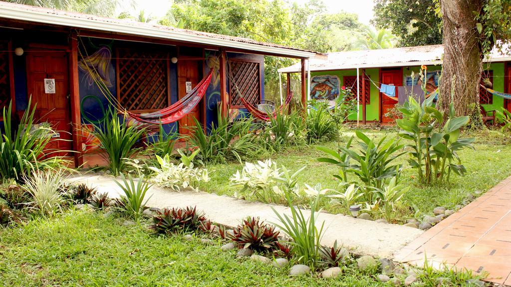 Hakuna Matata Hostel Кахуита Екстериор снимка
